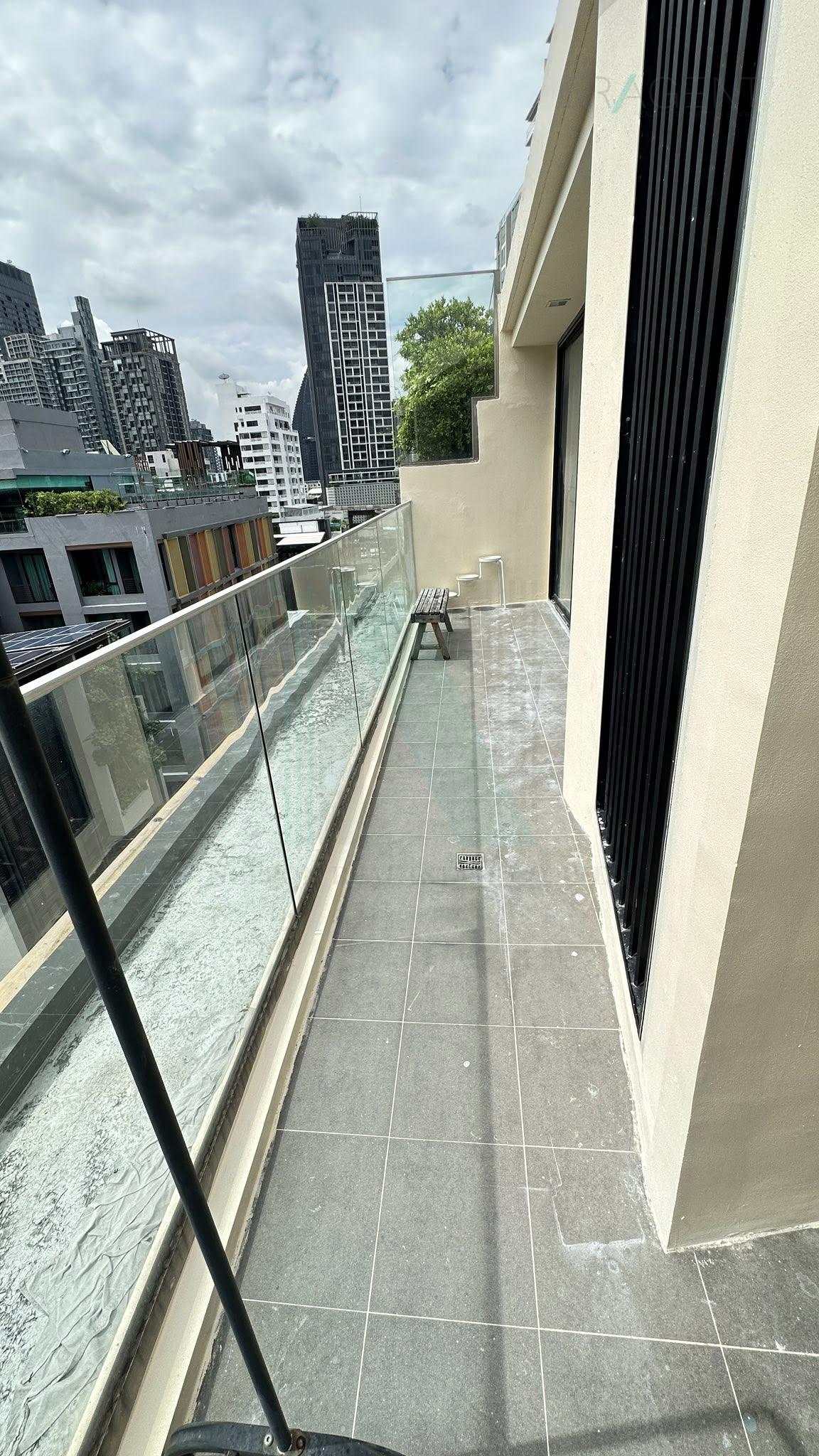 Eeigth slide
