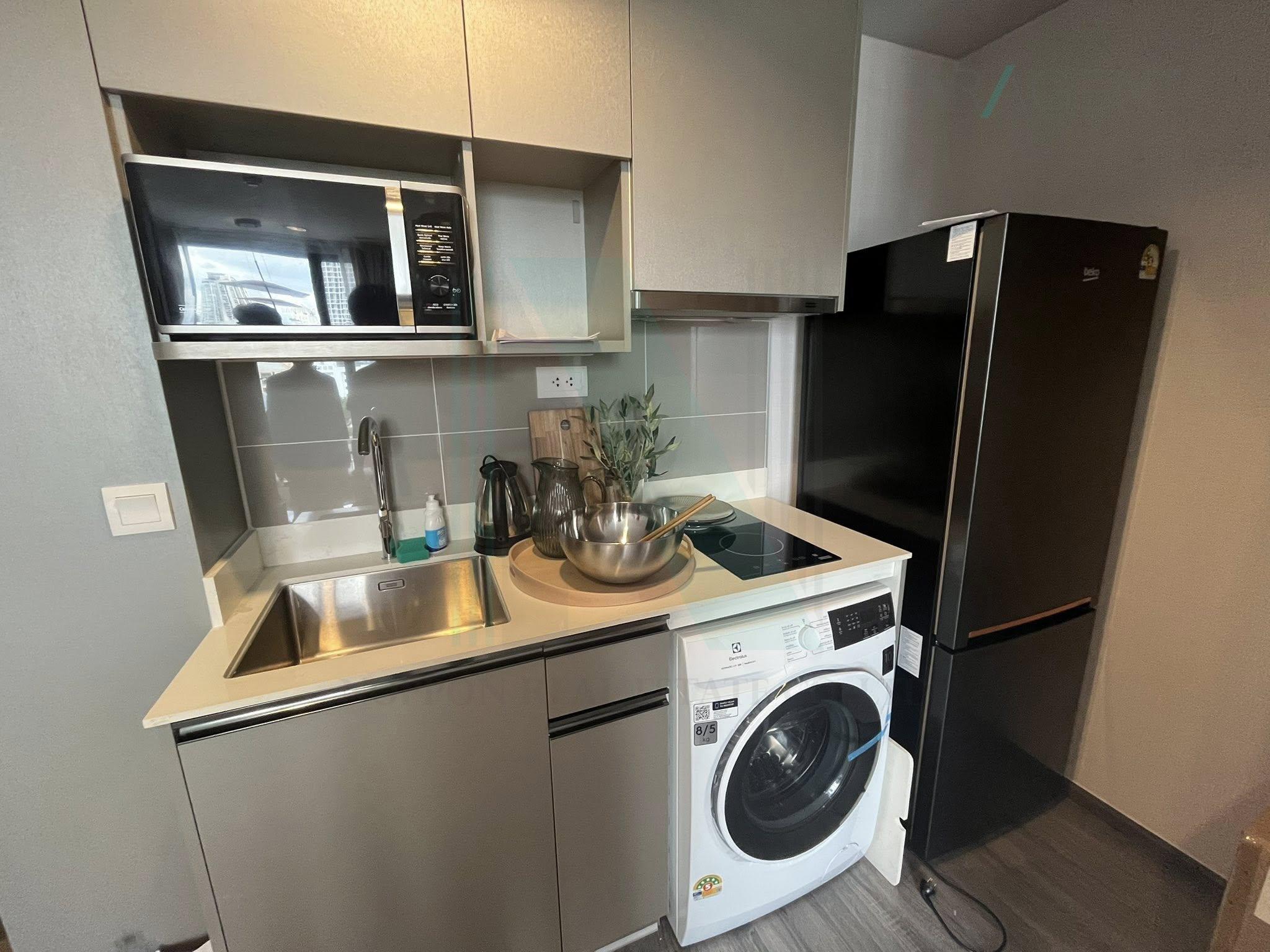 Eeigth slide