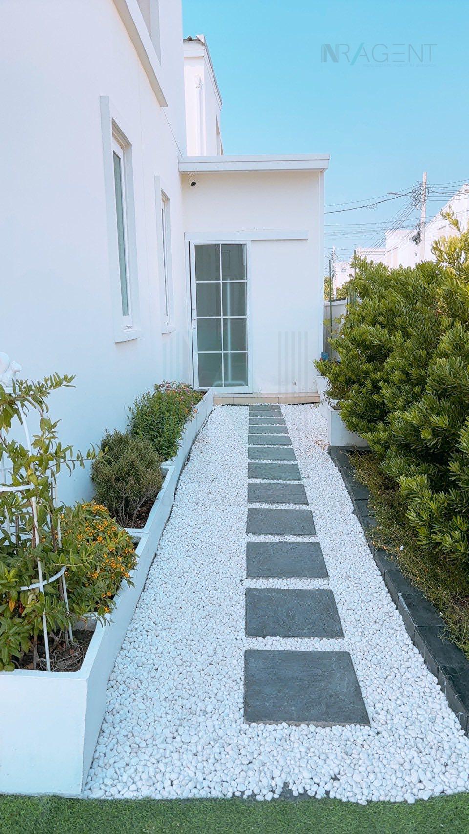 Eeigth slide
