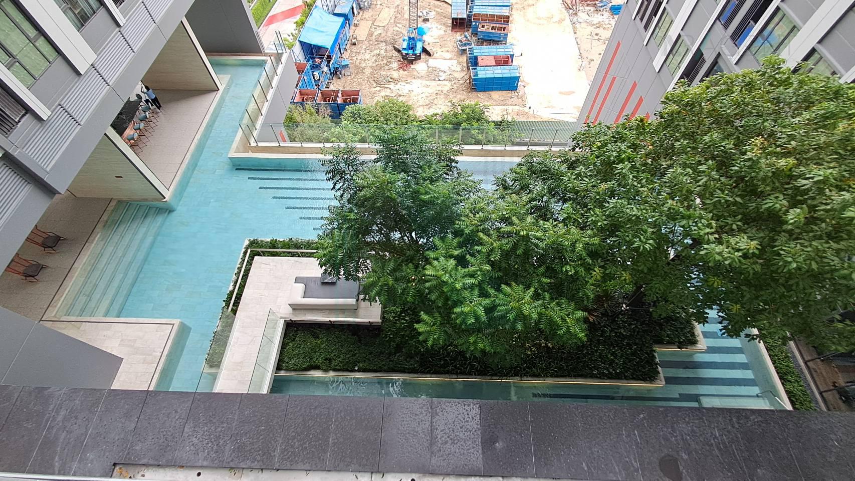 Eeigth slide